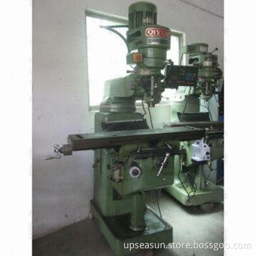 Used universal milling machine, measures 1,600 x 1,680 x 2,100mm